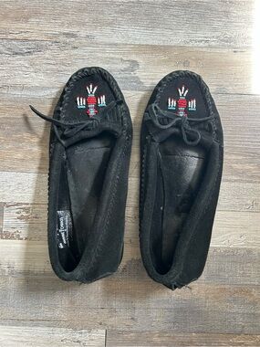 Minnetonka Women's Thunderbird II Moccasin, Black